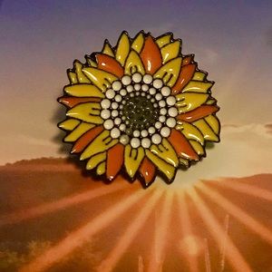 Happy sunflower pin